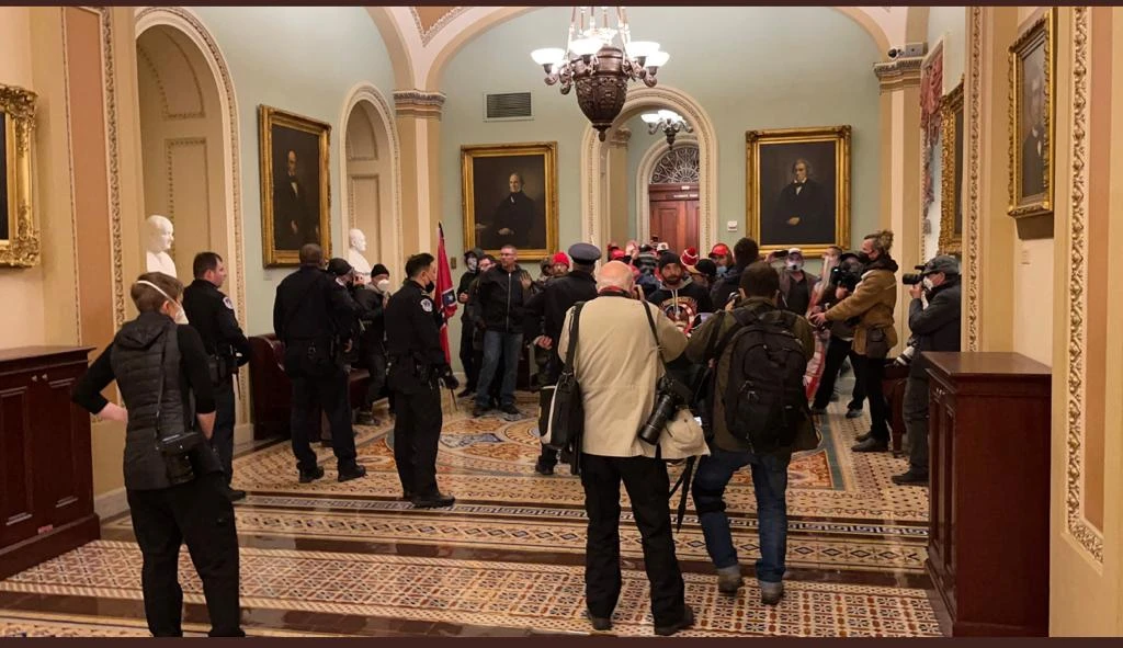 Washington'da sokağa çıkma yasağı başladı